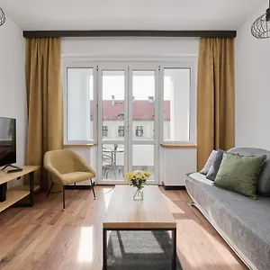https://norwida-apartment-with-balcony-downtown-wroclaw-by-renters.hotelswroclaw.com